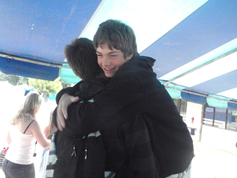 Village Camps International Summer Camp Ard&egrave;che, France 2019-07-26 https://www.villagecamps.com/journals_admin/images/25-34-Slav and Eric embrace.jpg